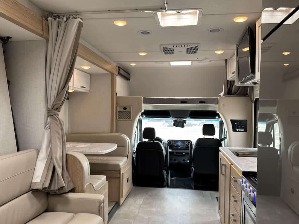 2026_thor_freedom_elite_24fl_rv817344_impel-capture_close-up_extra-image-1