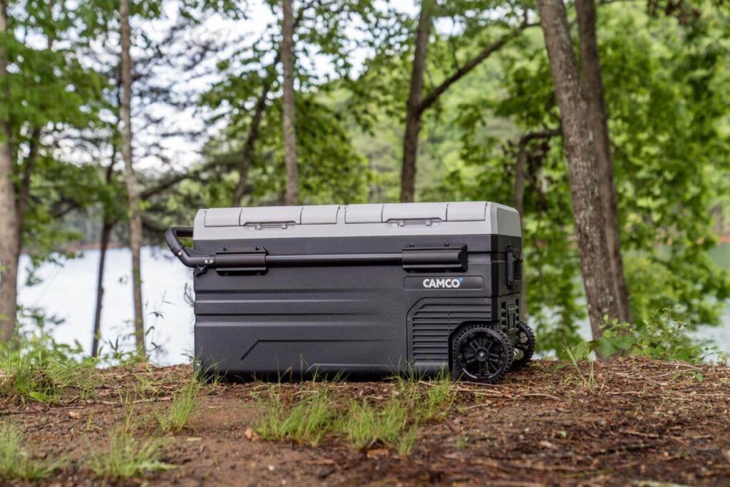 Elementos esenciales para acampar en verano Camco 95QT Cooler