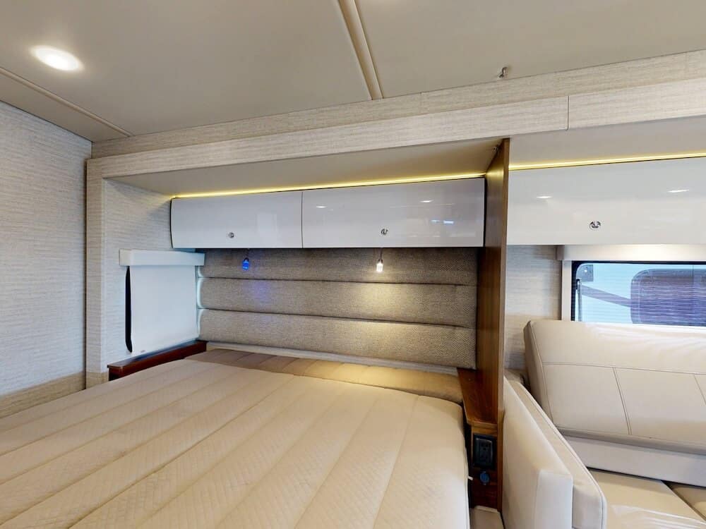 Winnebago-View-24D-2025-bedroom