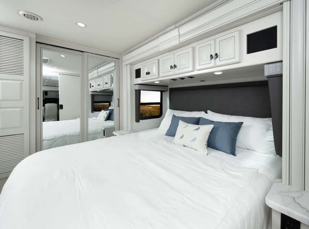 Bed_Nautica_Metropolis_SummitAsh_MY26_HR