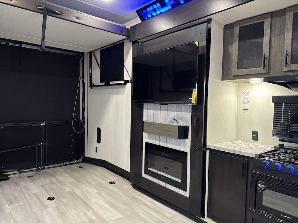 2026_forest_river_wolf_pack_275pack15_rv820216_impel-capture_close-up_wide-interior-living