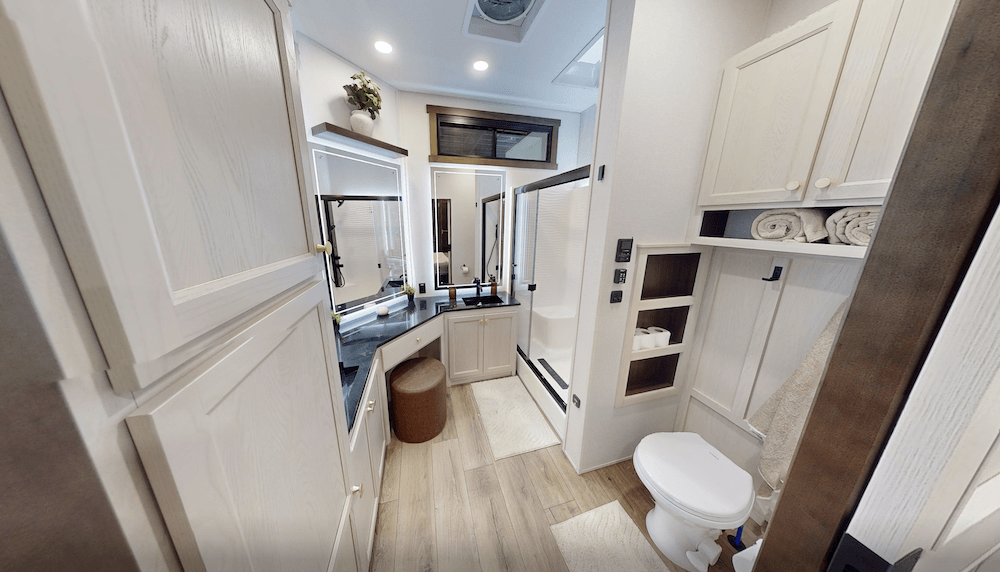 Cedar Creek Cottage 40CMK Bathroom