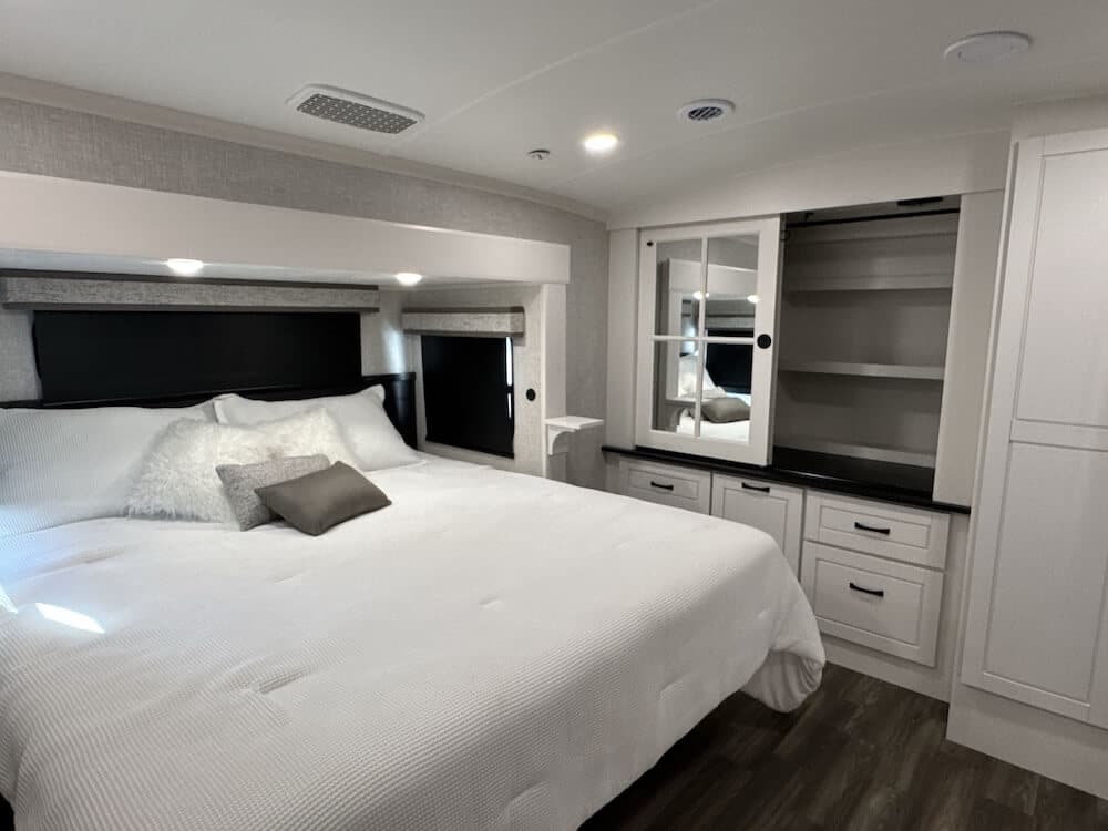 2026_jayco_north_point_390ckds_rv818522_impel-capture_close-up_bedroom best rv 5th wheel for families