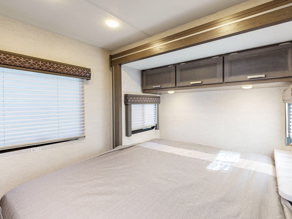 Thor-Freedom-Elite-22HZF-2025-bedroom best class c rv for families