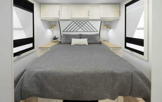 Model-I-294-Travel-Trailers-Bedroom-King-Bed-2025-Brinkley-RV-8820-680x453