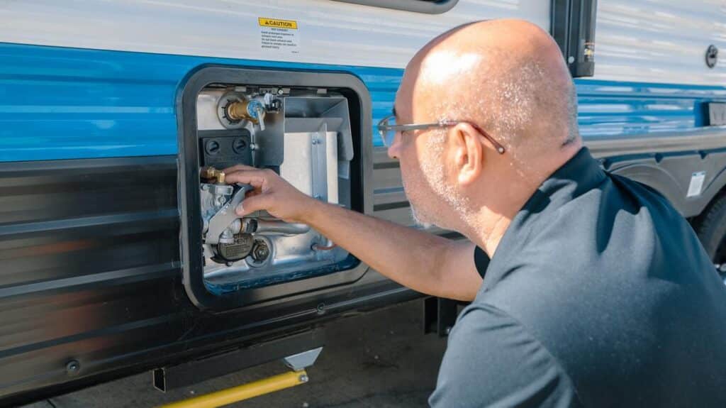 RVService_WaterHeater_07