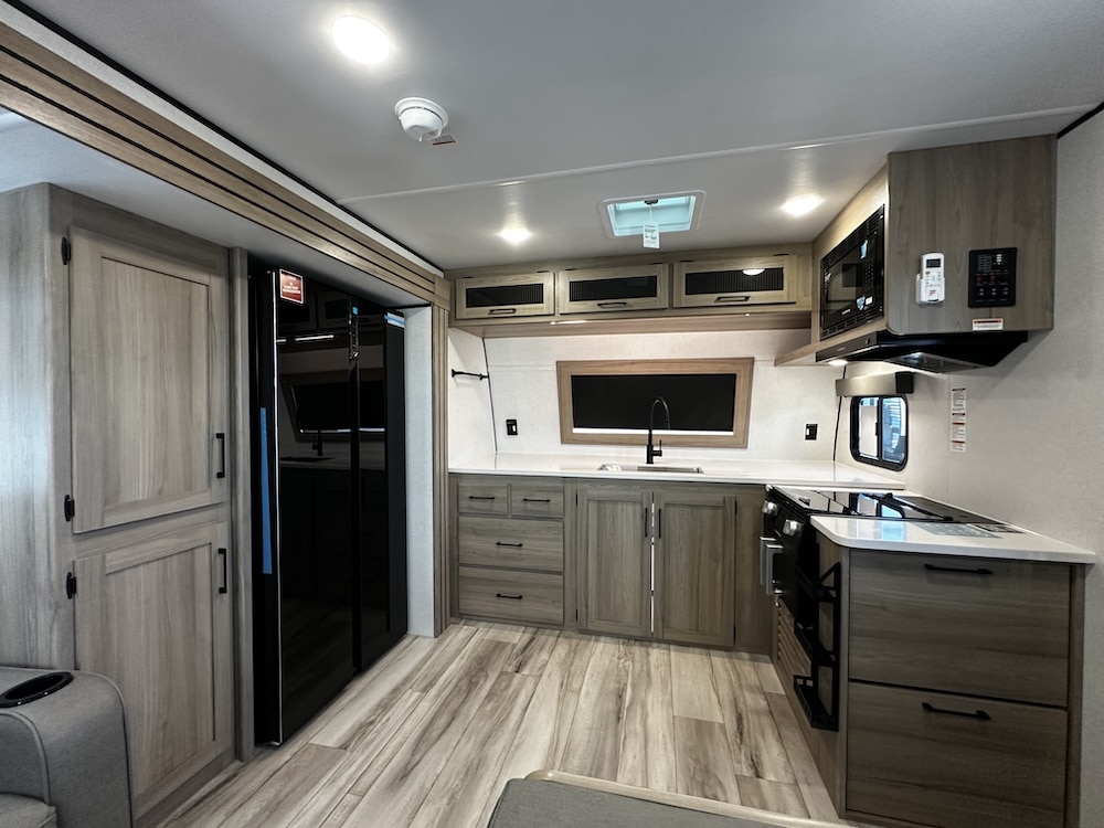 Coleman Legacy 2550FK Kitchen