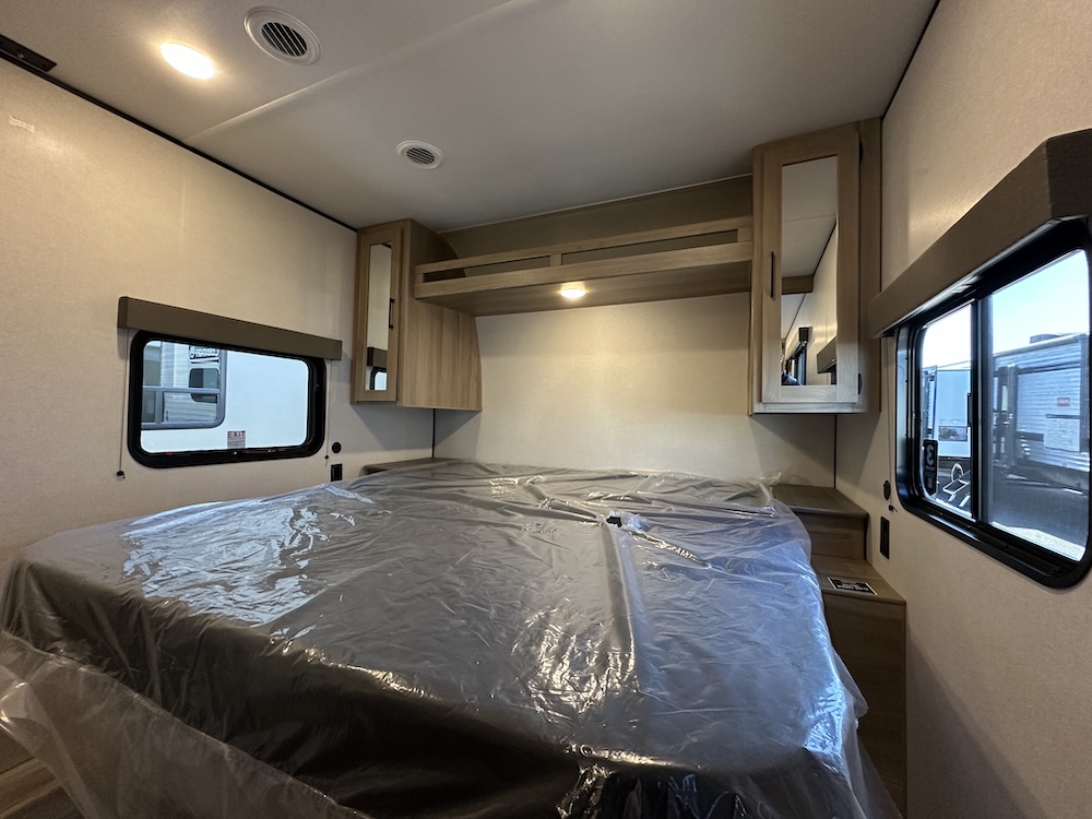 Coleman Lantern 33DBS Front bedroom