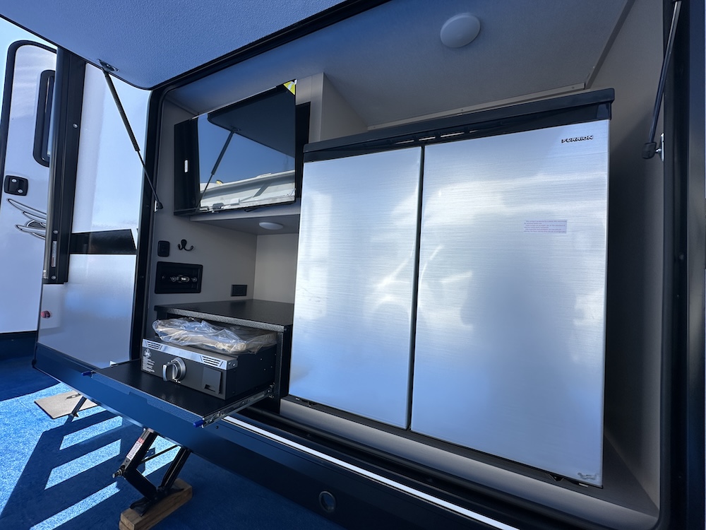 Jay Feather 33BH outdoor kitchen