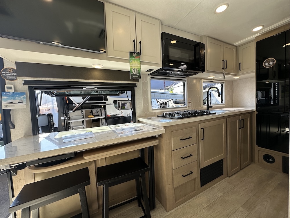 Ember 2100RKL kitchen and desk