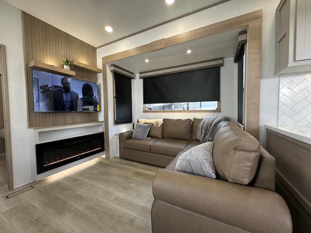 Sandpiper 3710HBFB living room