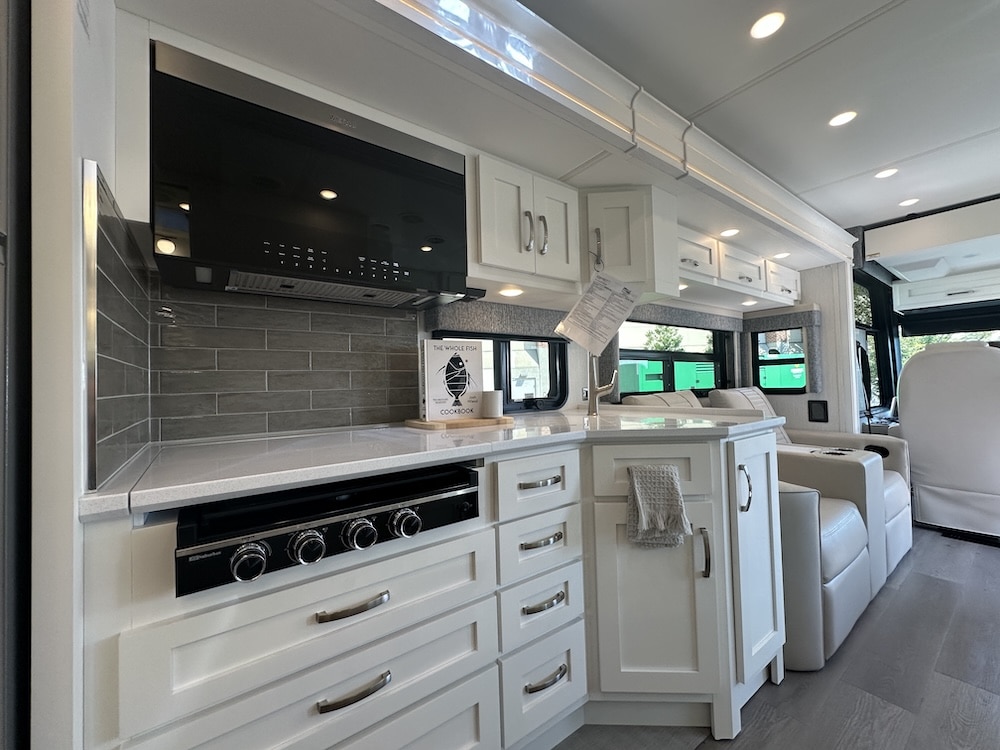 Bay Star 3114 kitchen